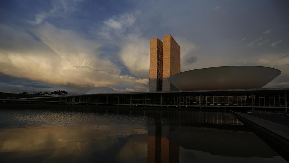 Projeto aumenta pena para o crime de importunação sexual  