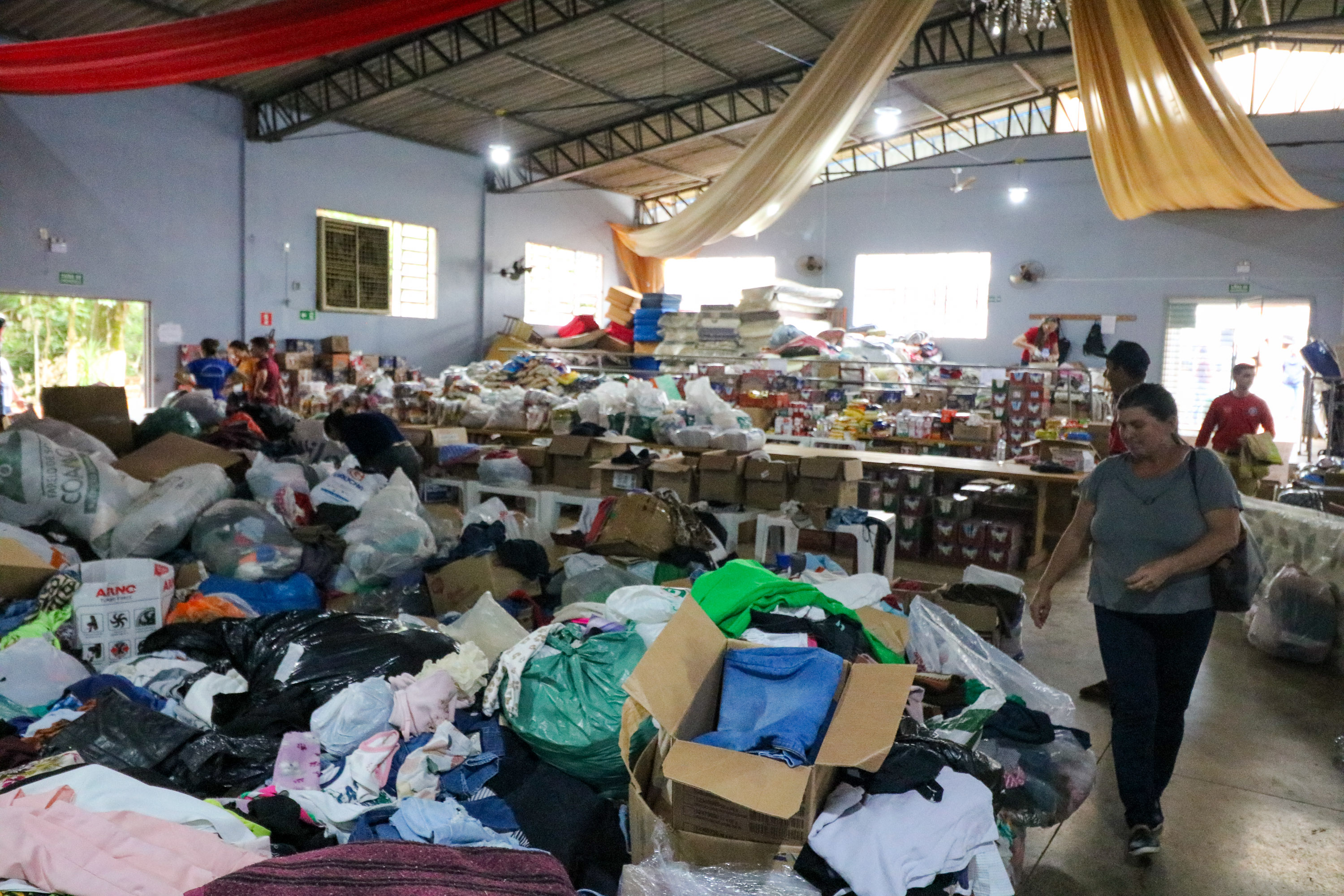 Após Estado arrecadar 248 toneladas, campanha para Rio Bonito do Iguaçu se volta aos materiais de construção