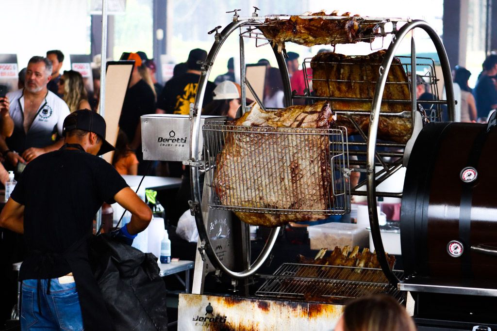 Mestres do fogo e sabores ousados marcam o sucesso do Abraseiros em Guarapuava