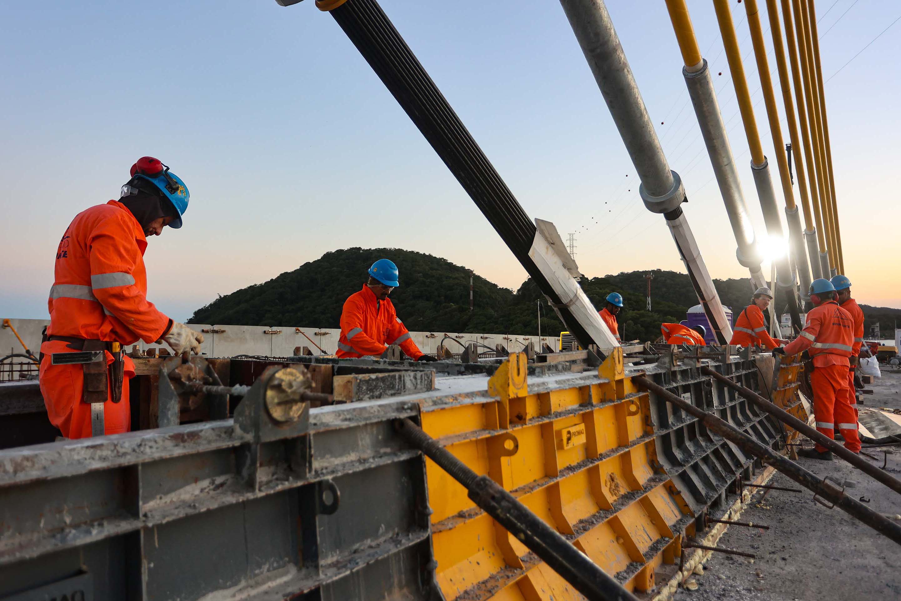 Iluminação, acessos e guarda-corpos: Ponte de Guaratuba entra na reta final de obras