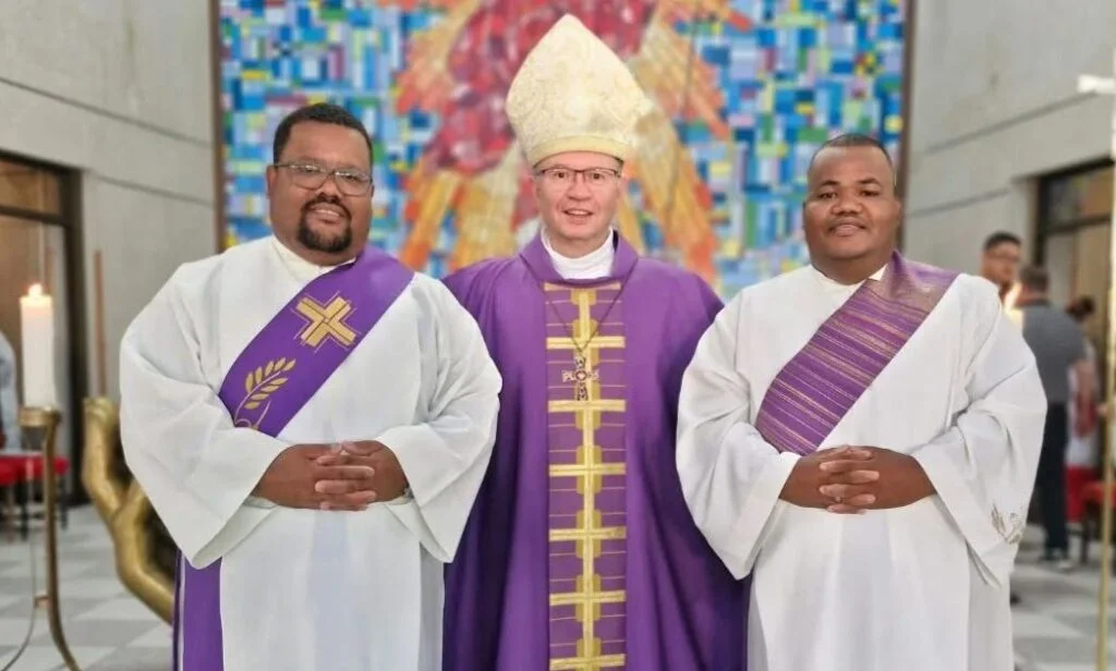 Dois filhos entregues a Deus: Dona Lindacir verá Anderson e Emerson serem ordenados padres no mesmo dia em Guarapuava
