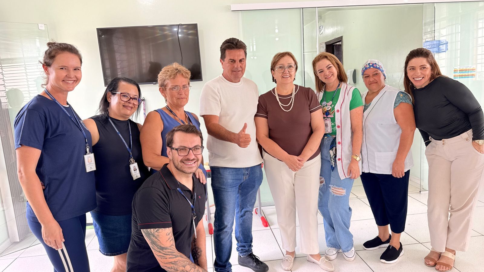  Prefeito Baitala visita escola Abílio Fabriciano de Oliveira e acompanha entrega de kits pedagógicos aos alunos